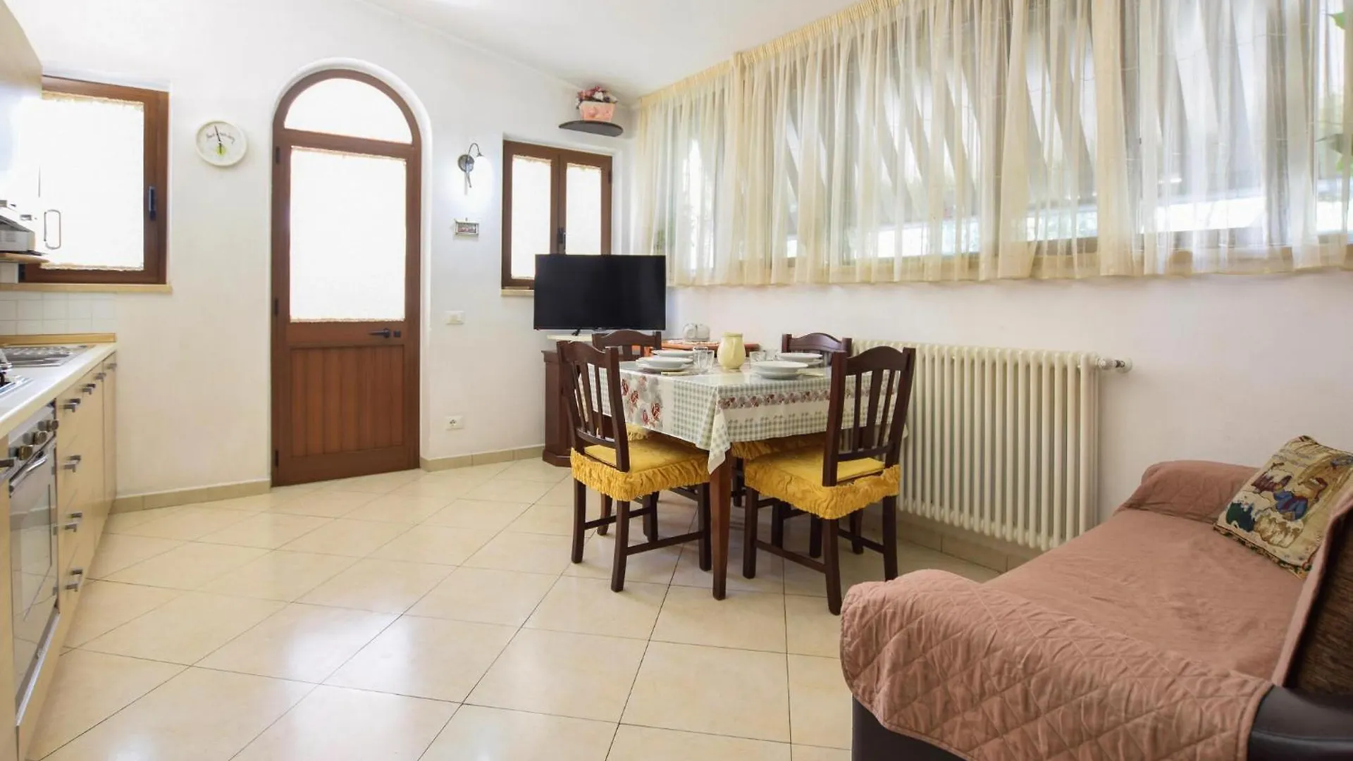 Lovely Apartment In Piano Di Mommio With Kitchen Italy